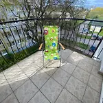 Pomarańczowy - Kawalerka W śródmieściu *