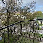 Pomarańczowy - Kawalerka W śródmieściu *