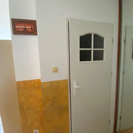 Pomaranczowy - Kawalerka W Srodmiesciu Kolobrzeg